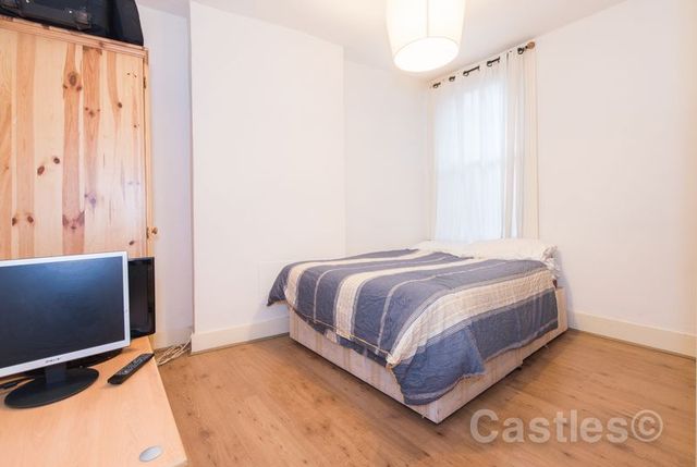  Image of 2 bedroom Flat for sale in Rangemoor Road London N15 at Rangemoor Road  South Tottenham, N15 4NA