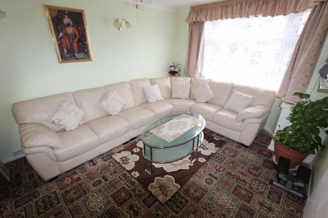  Image of 3 bedroom Semi-Detached house for sale in Ravenhurst Road Braunstone Leicester LE3 at Ravenhurst Road  Leicester, LE3 2PU