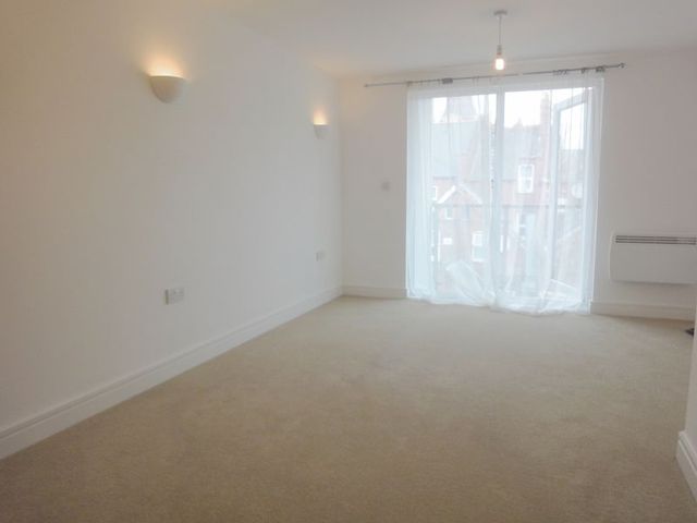  Image of 1 bedroom Flat to rent in Red Lion Lane Exeter EX1 at Red Lion Lane City Centre Exeter, EX1 2FG