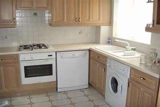  Image of 3 bedroom Property to rent in Chaldon Close Redhill RH1 at Redhill, RH1 6SX