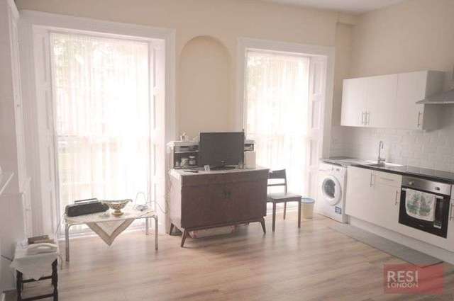  Image of Flat for sale in Regent Square London WC1H at Regent Square  London, WC1H 8HZ