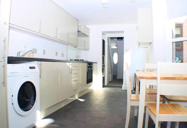  Image of House Share to rent in Riverdale Road London SE18 at Plumstead, SE18 1NZ