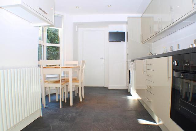  Image of House Share to rent in Riverdale Road London SE18 at Plumstead, SE18 1NZ