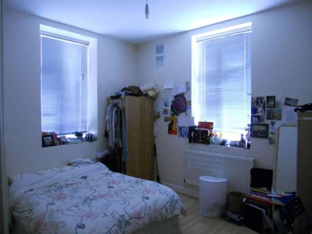  Image of 3 bedroom Flat to rent in Romford Road London E7 at Romford Road Forest Gate London, E7 9HY