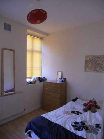  Image of 3 bedroom Flat to rent in Romford Road London E7 at Romford Road Forest Gate London, E7 9HY
