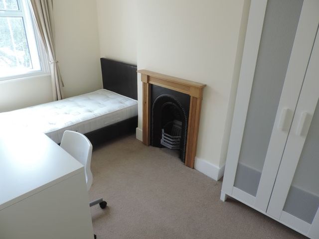  Image of 5 bedroom Terraced house to rent in Romsey Road Winchester SO22 at Romsey Road  Winchester, SO22 5DL