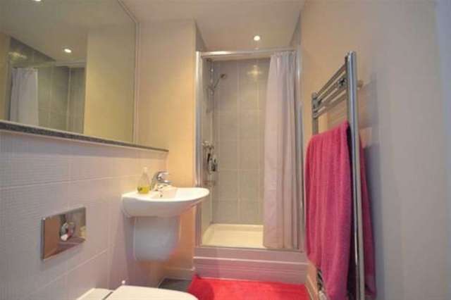  Image of 2 bedroom Flat to rent in Rosedene Terrace London E10 at London, E10 5RX