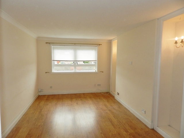  Image of 3 bedroom Flat to rent in Rowantree Gardens Rutherglen Glasgow G73 at Burnside Glasgow Glasgow, G73 4ND