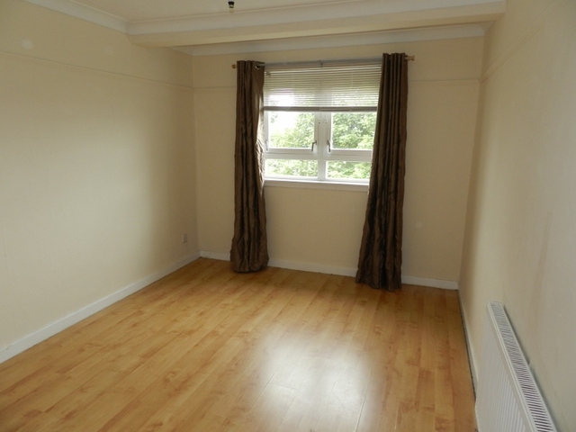 Image of 3 bedroom Flat to rent in Rowantree Gardens Rutherglen Glasgow G73 at Burnside Glasgow Glasgow, G73 4ND