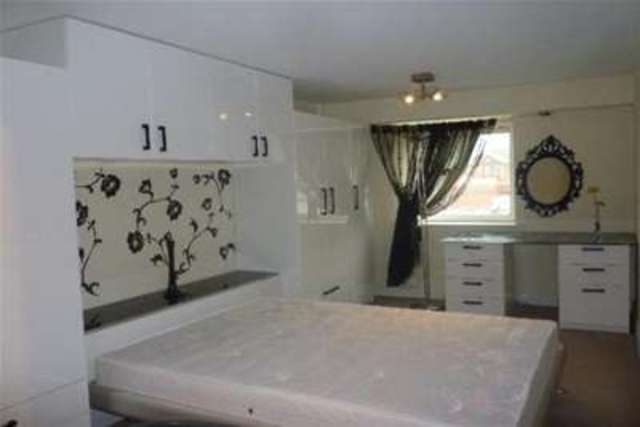  Image of 3 bedroom Flat to rent in Westfield Terrace Sheffield S1 at Sheffield, S1 4GG