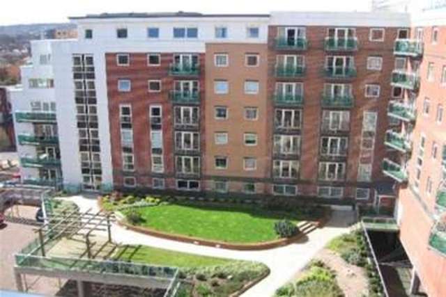  Image of 3 bedroom Flat to rent in Westfield Terrace Sheffield S1 at Sheffield, S1 4GG