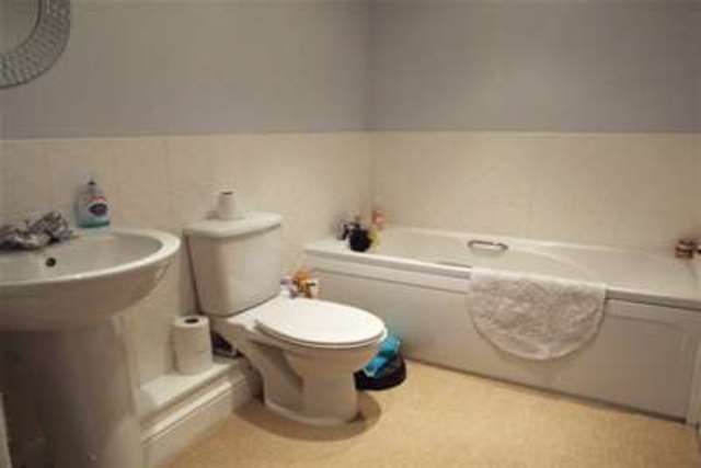  Image of 2 bedroom Flat to rent in Royal Troon Drive Wakefield WF1 at Wakefield, WF1 4JJ