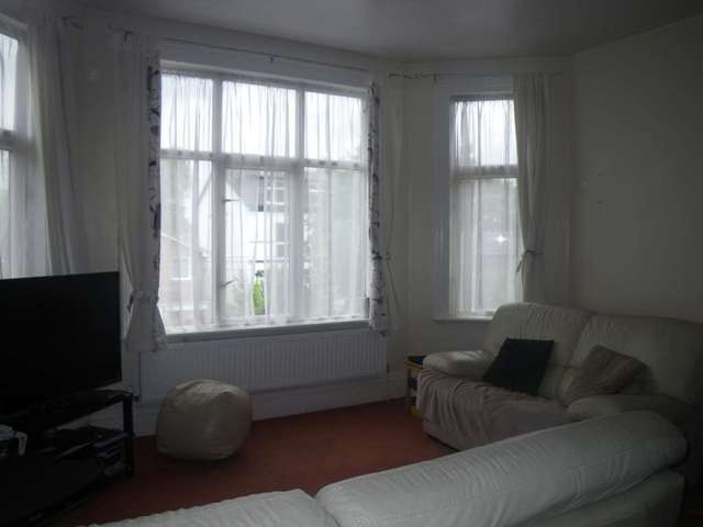  Image of 2 bedroom Apartment to rent in Queens Road Sale M33 at Queens Road  Sale, M33 6QA