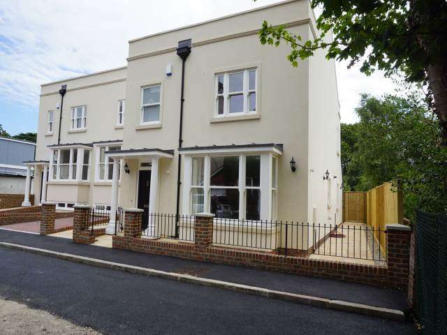  Image of 4 bedroom Detached house to rent in Cambridge Gardens Tunbridge Wells TN2 at Cambridge Gardens Tunbridge Wells Pembury, TN2 4SD