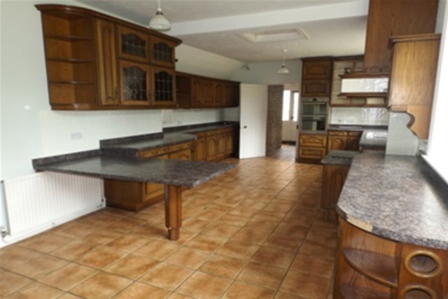  Image of 7 bedroom Detached house to rent in Oakhurst Sayers Common Hassocks BN6 at Hassocks, BN6 9JA