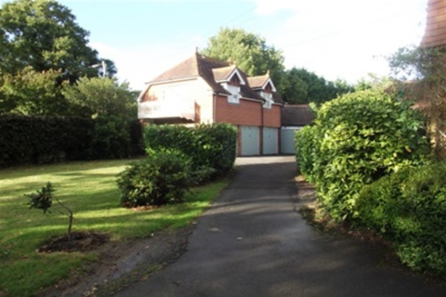  Image of 7 bedroom Detached house to rent in Oakhurst Sayers Common Hassocks BN6 at Hassocks, BN6 9JA