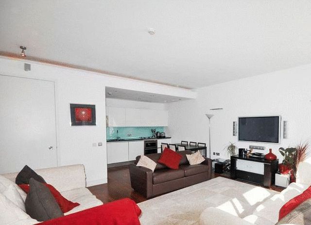  Image of 3 bedroom Flat for sale in Shaftesbury Avenue London WC2H at Shaftesbury Avenue  London, WC2H 8AN