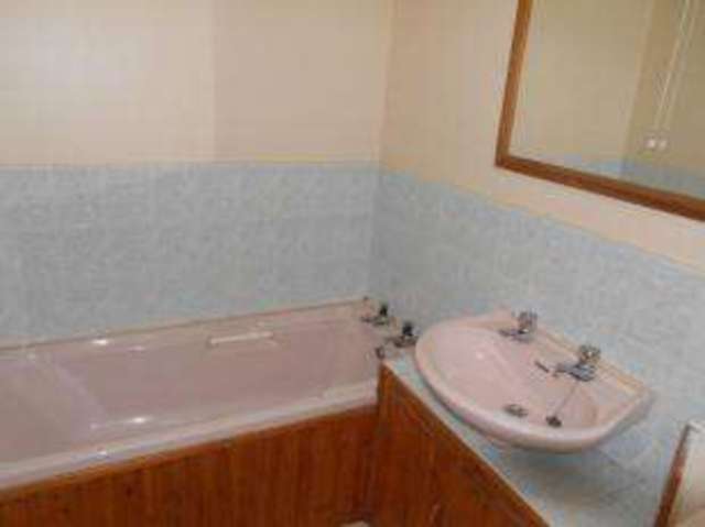  Image of 1 bedroom Flat for sale in Shakespeare Road Bedford MK40 at Bedford Bedfordshire Bedford, MK40 2DZ