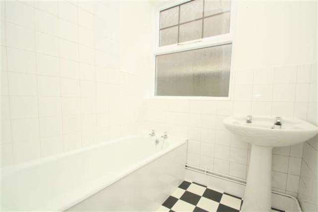  Image of 2 bedroom Flat for sale in Shakespeare Road Worthing BN11 at West Worthing, BN11 4AS