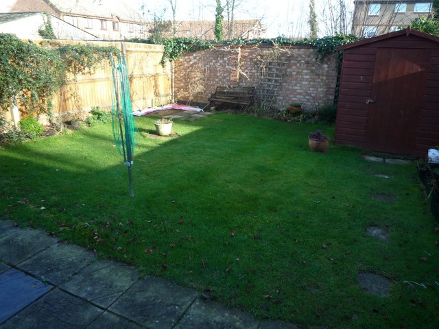  Image of 3 bedroom Semi-Detached house to rent in Sheep Fold Avenue Rustington Littlehampton BN16 at Rustington, BN16 3SQ