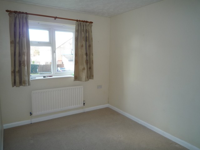  Image of 3 bedroom Semi-Detached house to rent in Sheep Fold Avenue Rustington Littlehampton BN16 at Rustington, BN16 3SQ