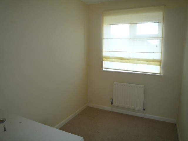  Image of 3 bedroom Semi-Detached house to rent in Sheep Fold Avenue Rustington Littlehampton BN16 at Rustington, BN16 3SQ