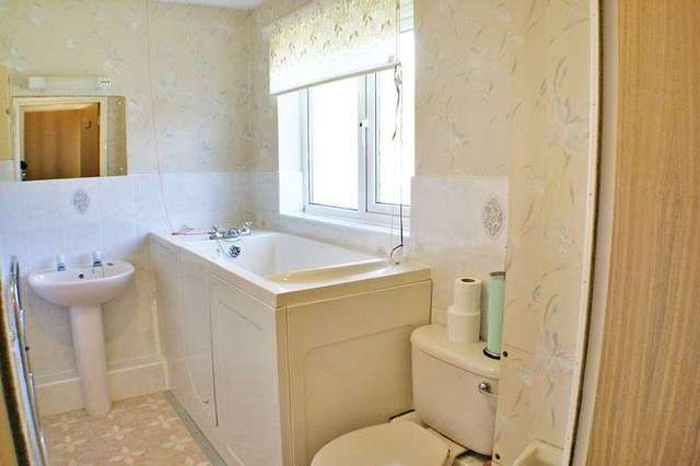  Image of 2 bedroom Retirement Property for sale in Sheraton Close Abington Northampton NN3 at off Bushland Road  Northampton, NN3 2NQ
