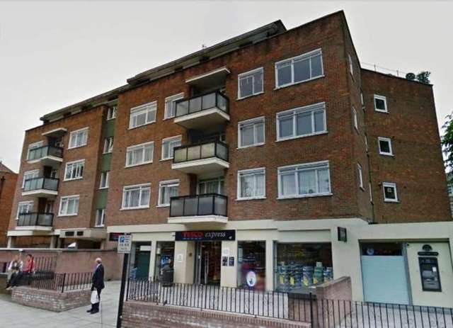  Image of 3 bedroom Flat to rent in Belsize Road London NW6 at Belsize Road South Hampstead London, NW6 4RY
