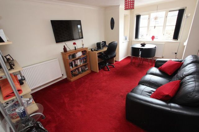  Image of 2 bedroom Flat for sale in Grove Road Shirley Southampton SO15 at Grove Road Shirley Southampton, SO15 3GG