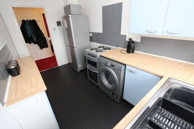  Image of 2 bedroom Flat for sale in Grove Road Shirley Southampton SO15 at Grove Road Shirley Southampton, SO15 3GG