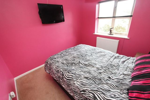  Image of 2 bedroom Flat for sale in Grove Road Shirley Southampton SO15 at Grove Road Shirley Southampton, SO15 3GG