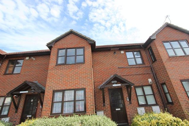  Image of 2 bedroom Flat for sale in Grove Road Shirley Southampton SO15 at Grove Road Shirley Southampton, SO15 3GG