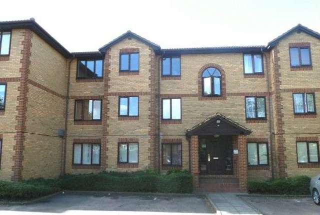  Image of 1 bedroom Flat for sale in Kinnaird Close Slough SL1 at Slough, SL1 6AS