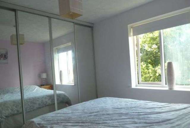  Image of 1 bedroom Flat for sale in Kinnaird Close Slough SL1 at Slough, SL1 6AS