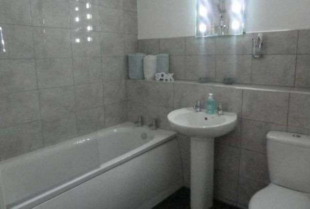  Image of 1 bedroom Flat for sale in Kinnaird Close Slough SL1 at Slough, SL1 6AS