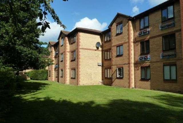  Image of 1 bedroom Flat for sale in Kinnaird Close Slough SL1 at Slough, SL1 6AS