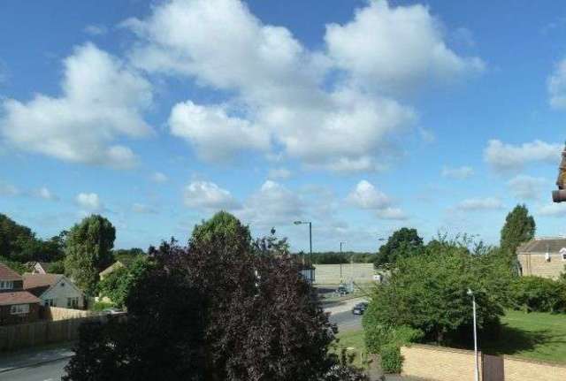  Image of 1 bedroom Flat for sale in Kinnaird Close Slough SL1 at Slough, SL1 6AS