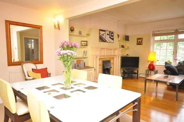  Image of 2 bedroom Flat for sale in South Parade London W4 at Chiswick, W4 1JU