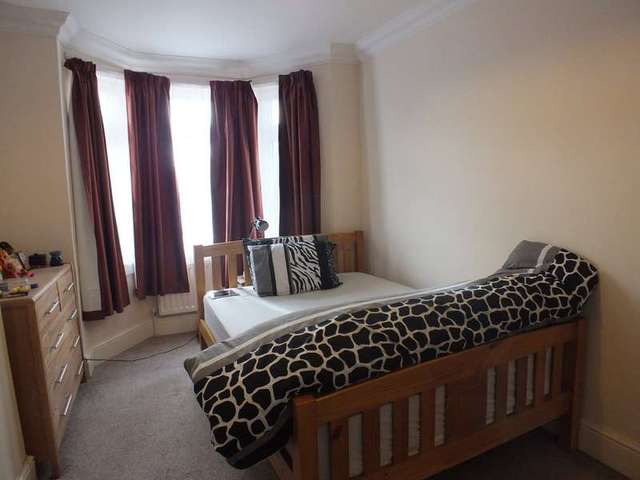  Image of 1 bedroom Detached house to rent in South View Avenue Caversham Reading RG4 at Caversham Reading Berkshire, RG4 5BB