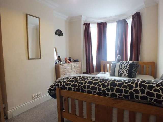  Image of 1 bedroom Detached house to rent in South View Avenue Caversham Reading RG4 at Caversham Reading Berkshire, RG4 5BB