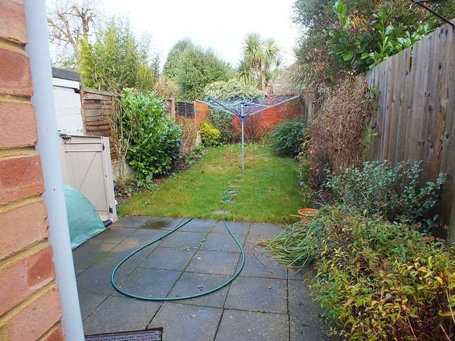  Image of 1 bedroom Detached house to rent in South View Avenue Caversham Reading RG4 at Caversham Reading Berkshire, RG4 5BB