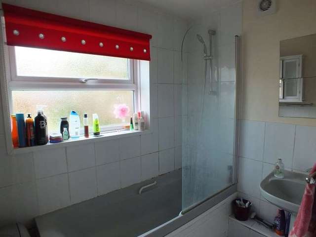  Image of 1 bedroom Detached house to rent in South View Avenue Caversham Reading RG4 at Caversham Reading Berkshire, RG4 5BB