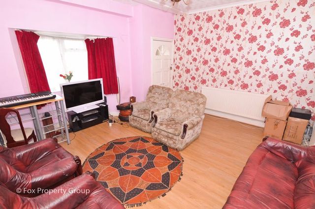  Image of 3 bedroom Terraced house for sale in Bournemouth Park Road Southend-on-Sea SS2 at Bournemouth Park Road  Southend-On-Sea, SS2 5JJ