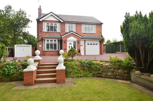  Image of 4 bedroom Detached house for sale in Southwell Road West Rainworth Mansfield NG21 at Southwell Road West  Rainworth, NG21 0HJ