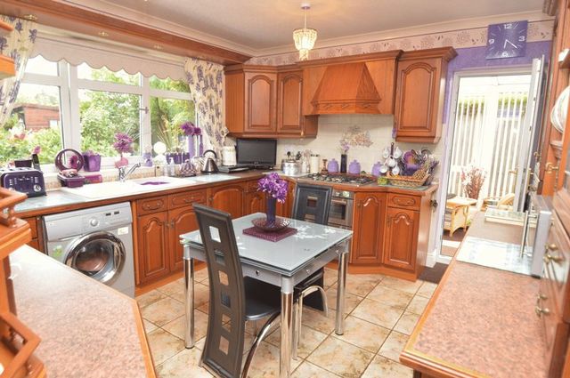  Image of 4 bedroom Detached house for sale in Southwell Road West Rainworth Mansfield NG21 at Southwell Road West  Rainworth, NG21 0HJ