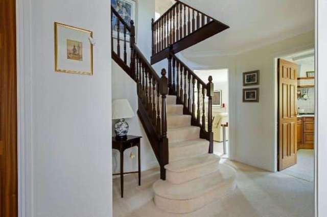  Image of 5 bedroom Detached house for sale in Sovereign Close Kenilworth CV8 at Sovereign Close  Kenilworth, CV8 1SQ
