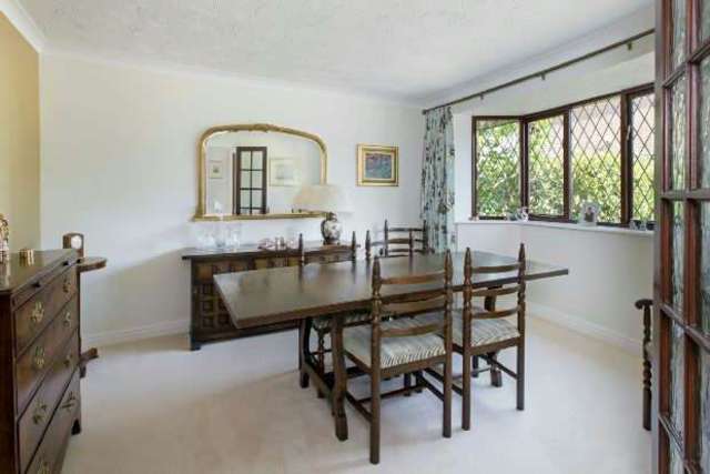  Image of 5 bedroom Detached house for sale in Sovereign Close Kenilworth CV8 at Sovereign Close  Kenilworth, CV8 1SQ