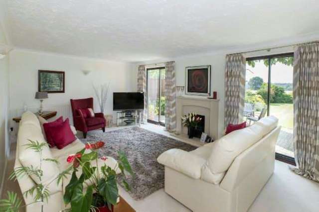  Image of 5 bedroom Detached house for sale in Sovereign Close Kenilworth CV8 at Sovereign Close  Kenilworth, CV8 1SQ
