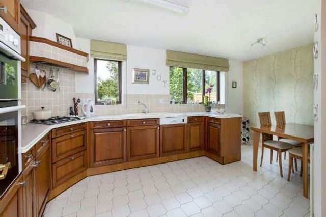  Image of 5 bedroom Detached house for sale in Sovereign Close Kenilworth CV8 at Sovereign Close  Kenilworth, CV8 1SQ