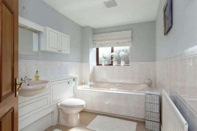  Image of 5 bedroom Detached house for sale in Sovereign Close Kenilworth CV8 at Sovereign Close  Kenilworth, CV8 1SQ